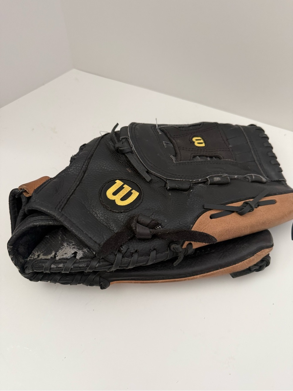 Wilson Custom Fit Full Size Baseball Glove Top Grain Leather Black Tan